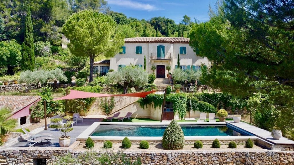 Gîte de charme à Clermont-l’Hérault, séjour authentique en pleine nature.