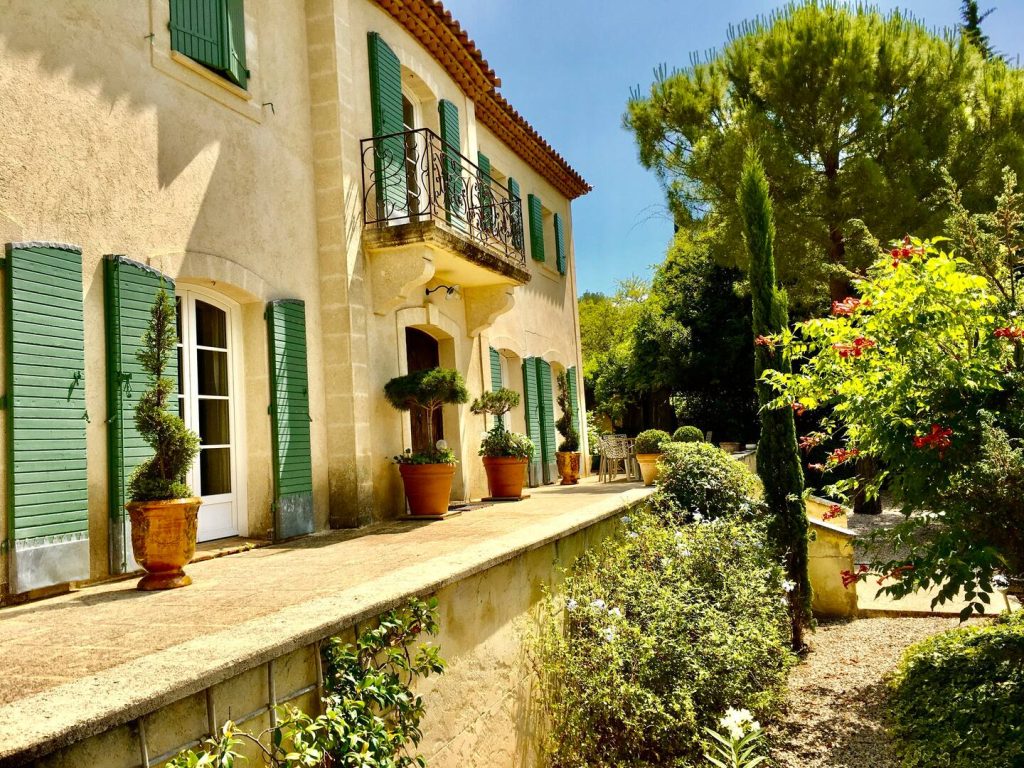 Hébergement nature et détente en Hérault, idéal pour des vacances ressourçantes.